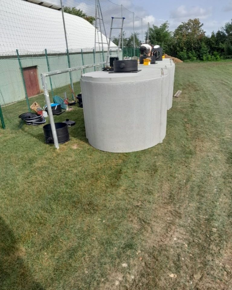 Installation d’une cuve béton enterrée de 10000L pour récupérer l’eau de pluie à Mons-En-Barœul (Nord).